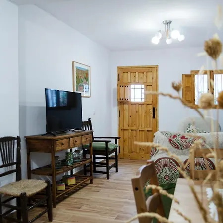 Holiday home Alquiler Rural Cutar, Casa Robles