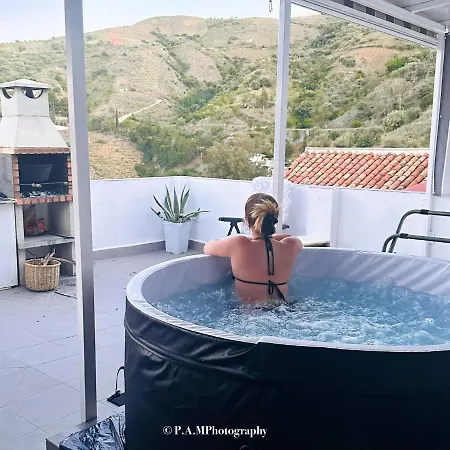 Holiday home Alquiler Rural Cutar, Casa Robles *