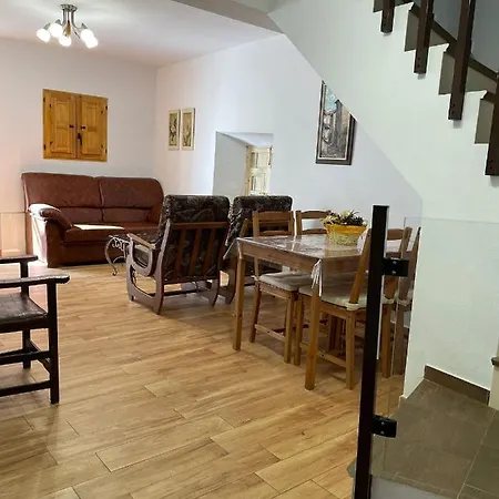 Holiday home Alquiler Rural Cutar, Casa Robles Cutar