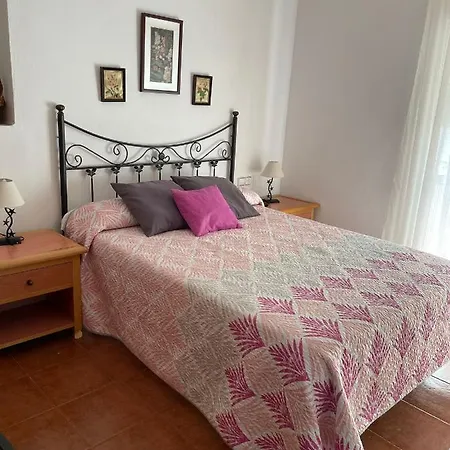 Holiday home Alquiler Rural Cutar, Casa Robles