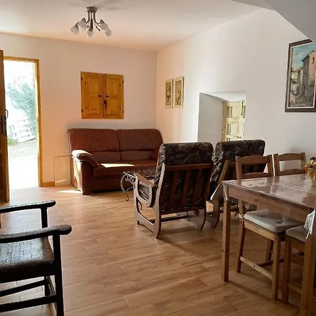 Alquiler Rural Cutar, Casa Robles Holiday home