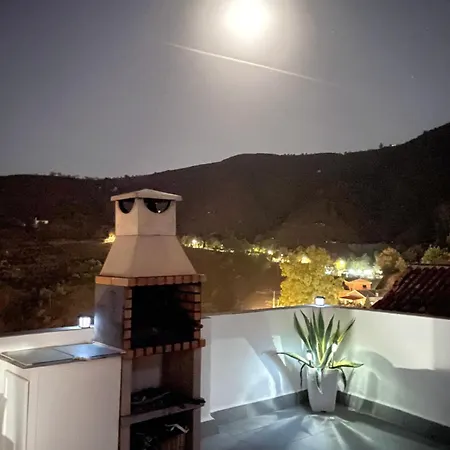 Holiday home Alquiler Rural Cutar, Casa Robles Cutar